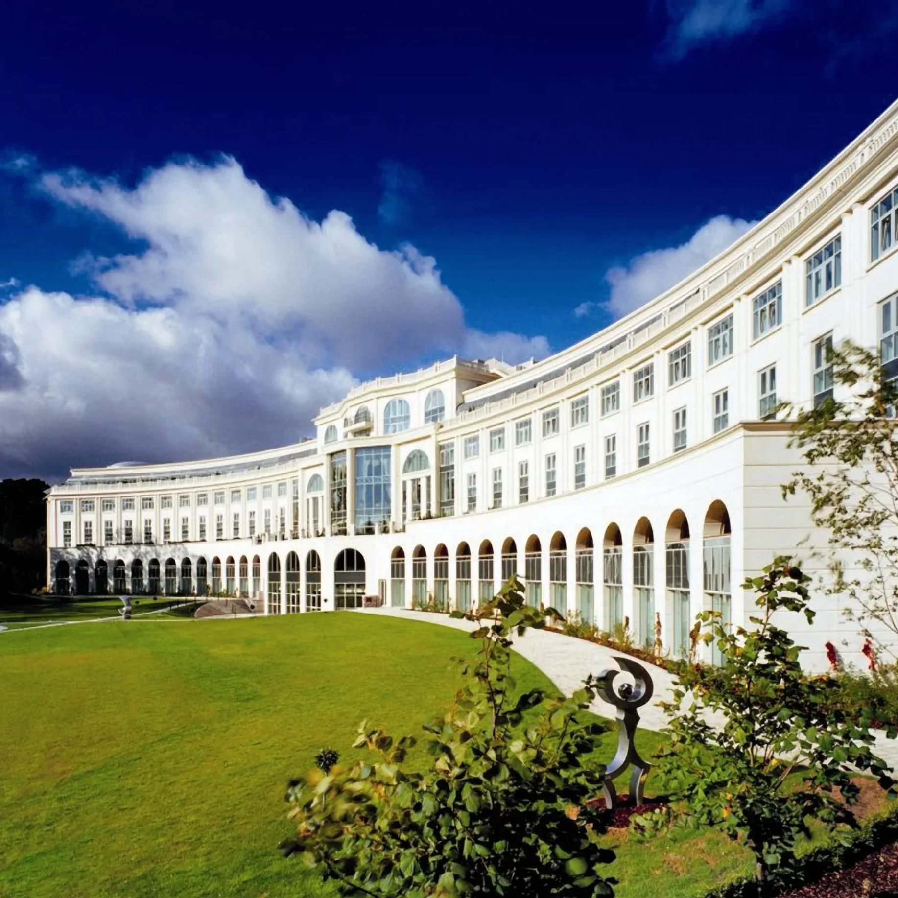 Powerscourt-Hotel_exterior